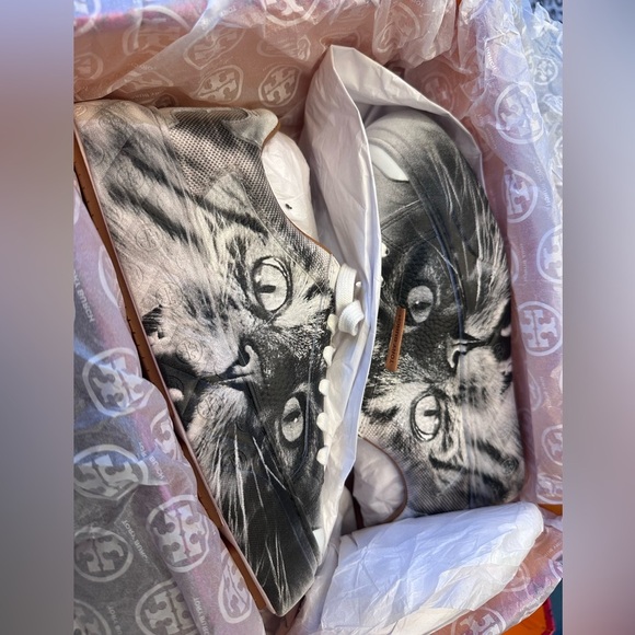 NIB! NEW! Tory Burch Ladybug Cat Print Sneaker leather women limited edition - Picture 3 of 5